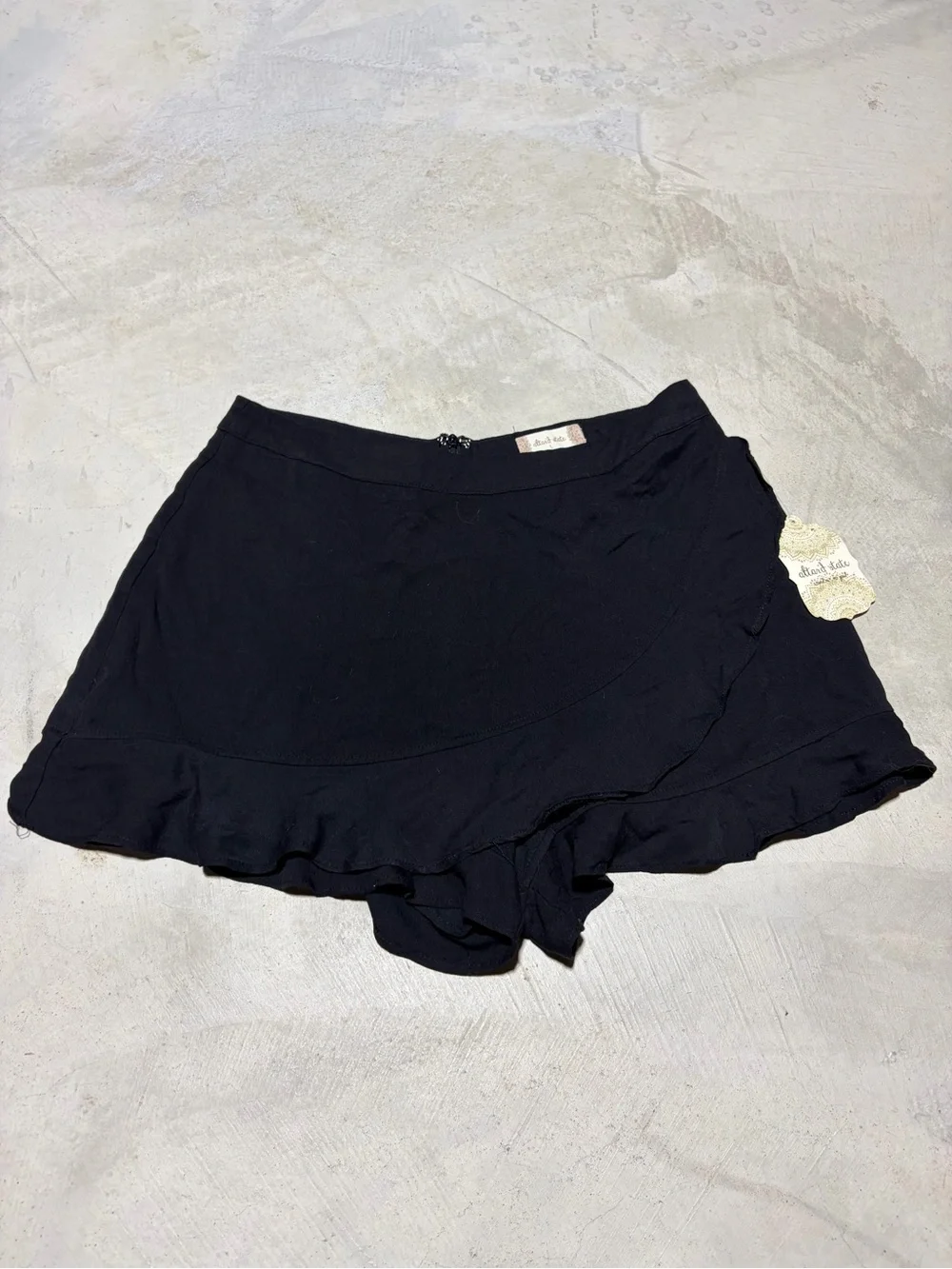 Altar’d state NWT Black Ruffled Skort large MSRP$60